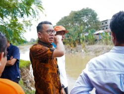 Tinjau Pinggiran Sungai Deli Yang Tergerus, Zakiyuddin Harahap Minta Segera Dibangun Bronjong