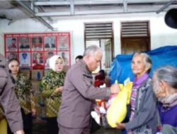 Tembus Medan Sulit, Kajatisu Salurkan Bantuan Ke Desa Pansurbatu