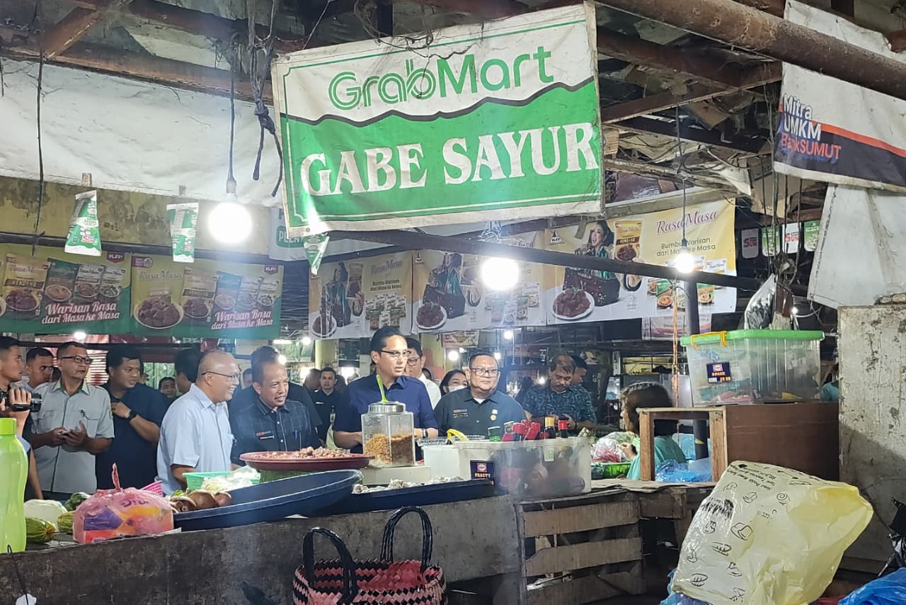 Jelang Nataru, Rico Waas Pantau Harga Bahan Pokok dan Siapkan Pasar Murah