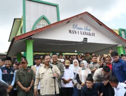 Tinjau Lokasi Pengungsian Langkat, Prabowo Pastikan Terus Pantau Pemulihan Bencana di Sumut