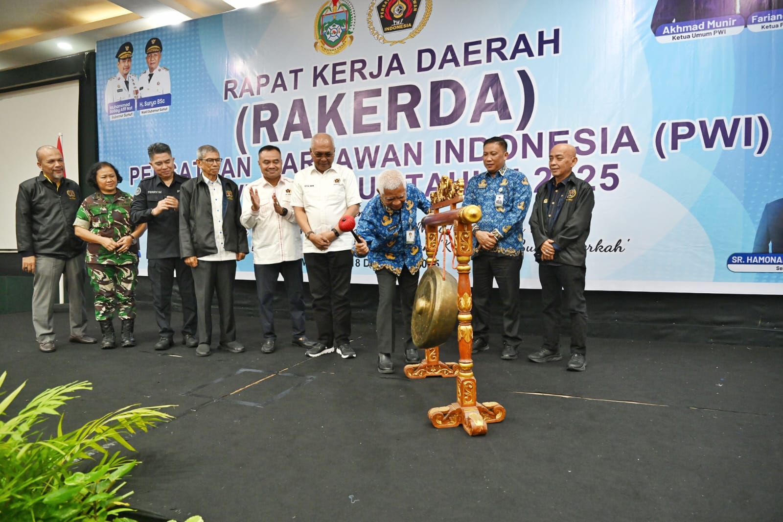 Buka Rakerda PWI Sumut Tahun 2025, Wagubsu Tekankan Pentingnya Pers Menjaga Nilai Demokrasi