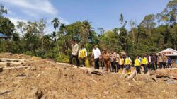 Wakil Presiden Gibran dan Bobby Nasution Tinjau Pengungsian Desa Sibalanga