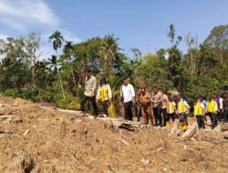 Wakil Presiden Gibran dan Bobby Nasution Tinjau Pengungsian Desa Sibalanga