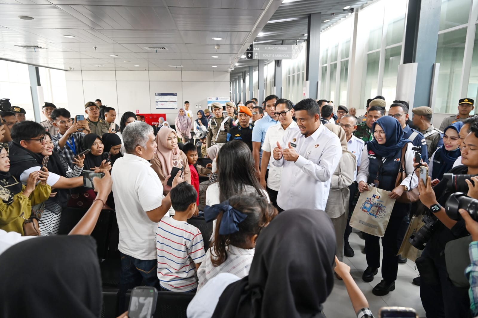 Bobby Nasution Tinjau Kesiapan Sarana Transportasi Mudik Nataru