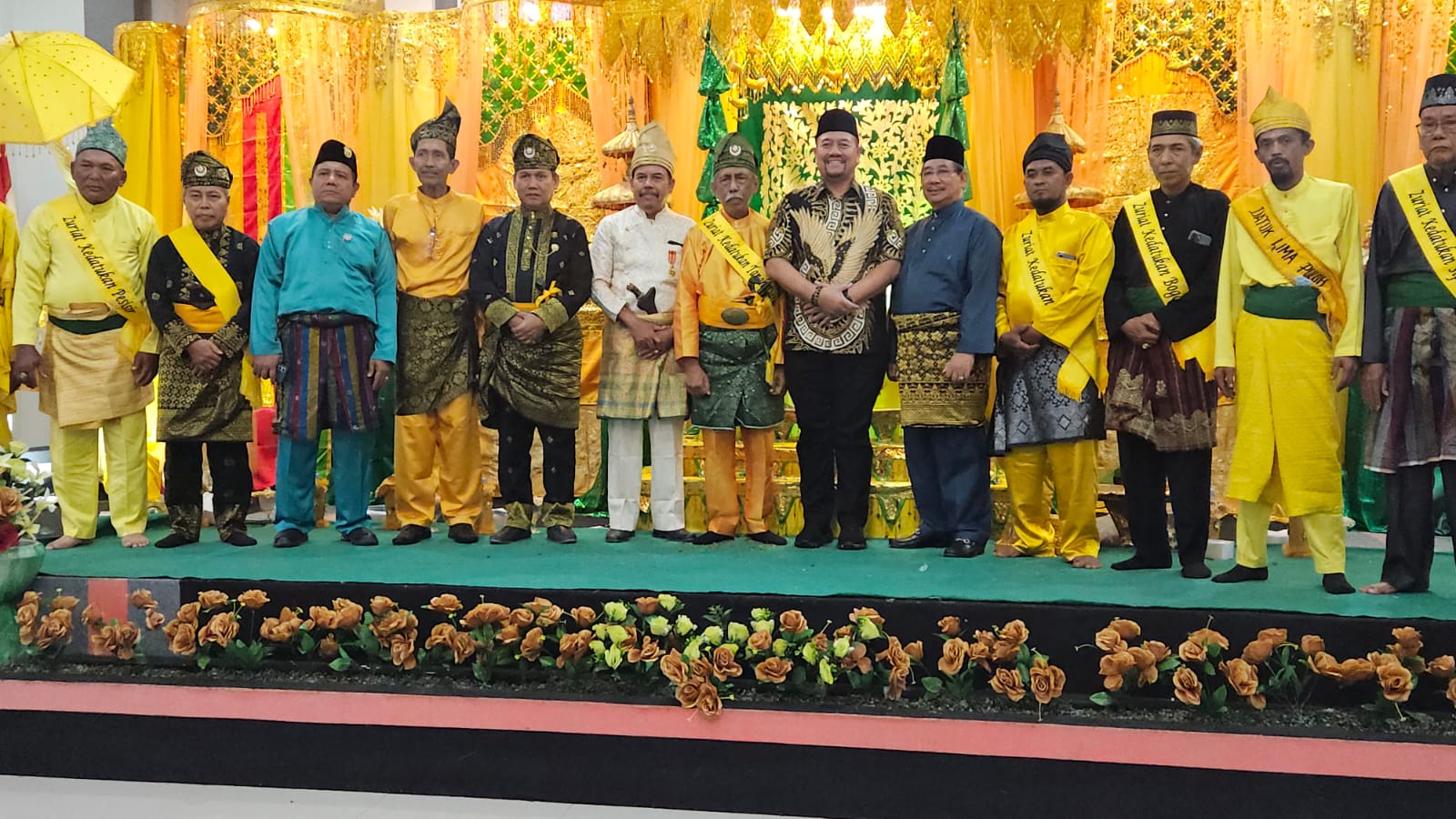 Pemangku Adat Kedatukan Tanah Datar Wan Muhammad Nur Dinobatkan