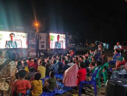 Pemprovsu Hibur Relawan dan Masyarakat Tapsel Nonton Bareng Film Agak Laen