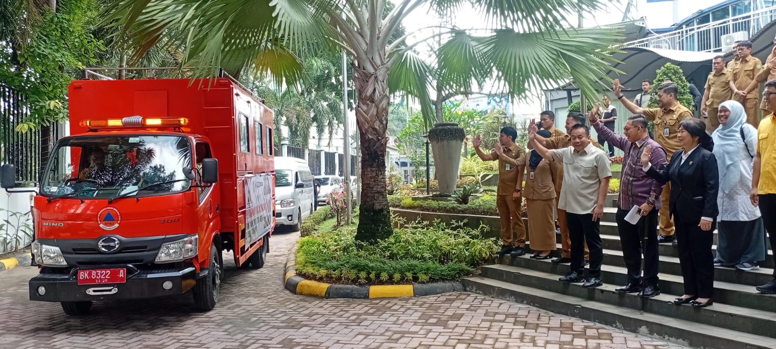 Ketua DPRD Medan Lepas Bantuan Kemanusiaan Untuk Korban Bencana Aceh Tamiang