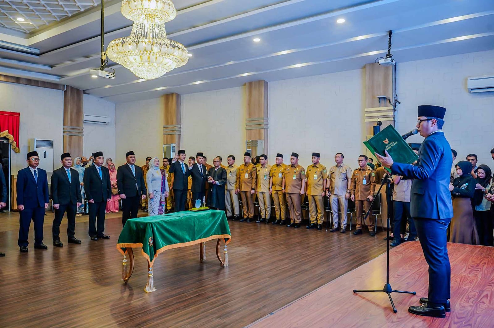 Lantik Direksi Tiga PUD, Rico Waas Tekankan Pengabdian Dan Penguatan Kinerja