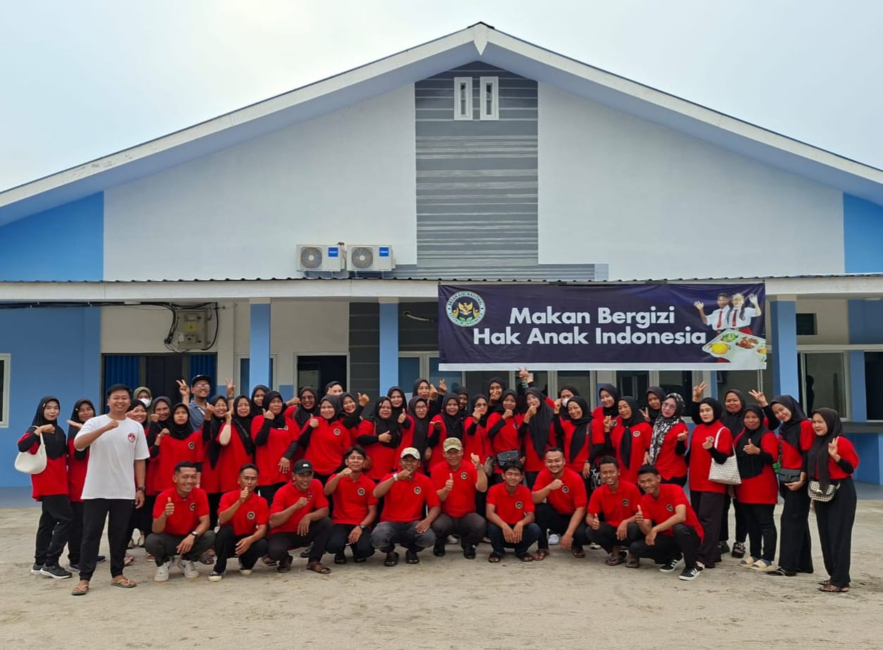 Relawan SPPG Sergai Ikut Meriahkan Lomba HUT ke-22 di Pantai Romantis