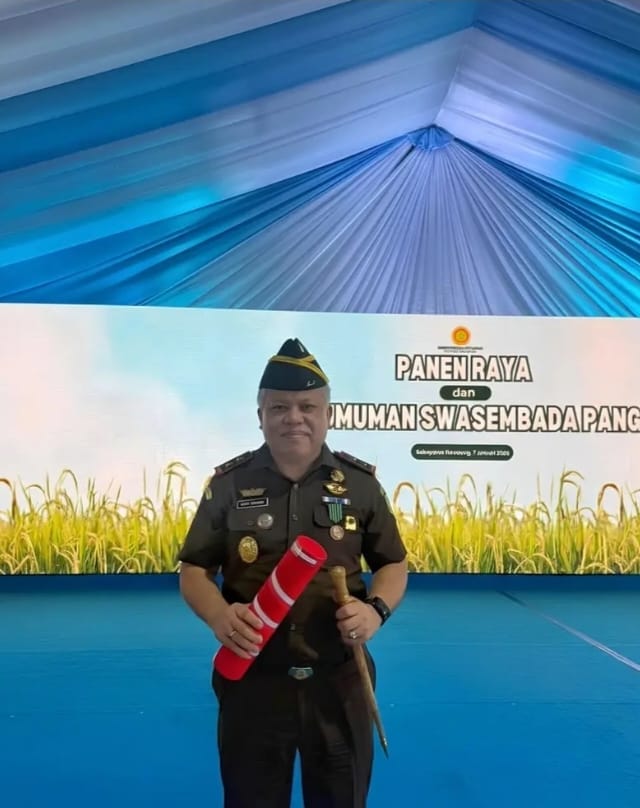 Presiden RI Beri Tanda Kehormatan Satya Lencana Wira Karya Pada Dr.Harli Siregar