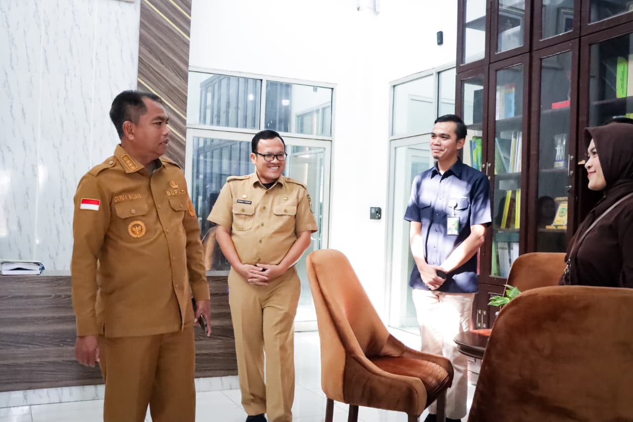 Pastikan Pelayanan Publik Prima, Bupati Darma Wijaya Tinjau Progres Gedung Bapenda dan Sidak Kantor Bapperida