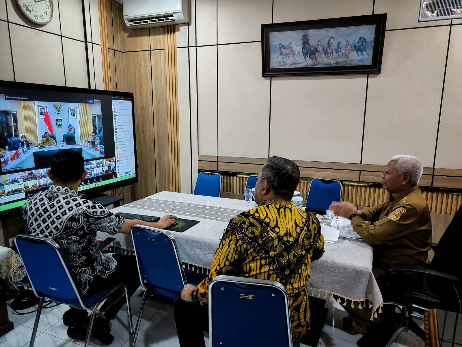 Bahas Perubahan Perda Pajak dan Retribusi Daerah, Wagub Surya Dorong Peningkatan PAD dan Layanan Publik
