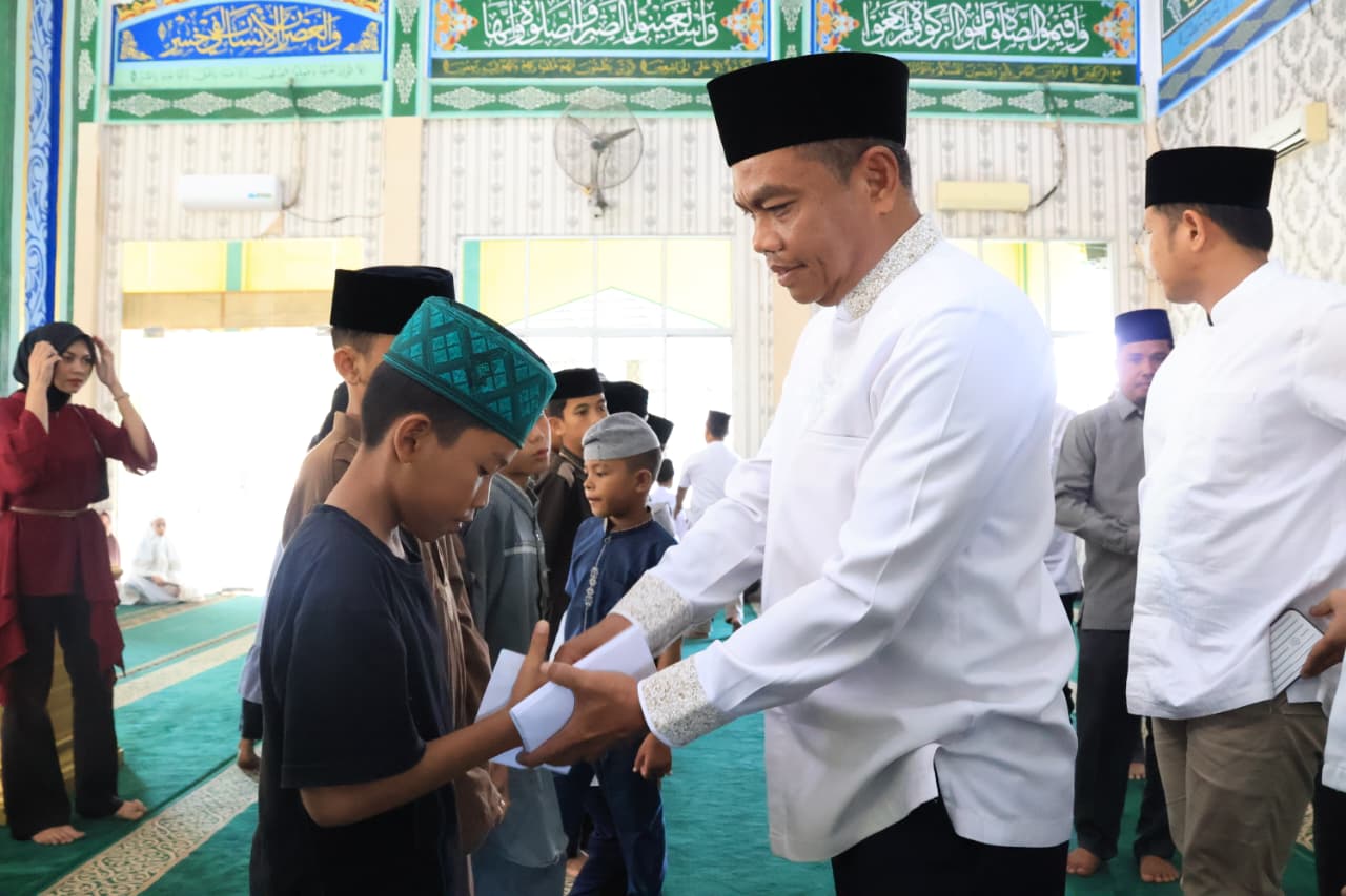 Bupati dan Wabup Sergai Salat Tasbih dan Santuni Anak Yatim di Dolok Masihul