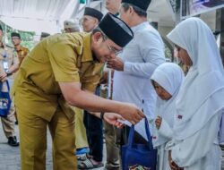 Di Masjid Nurul Huda, Pemko Medan Salurkan Bantuan dan Santuni Anak Yatim*