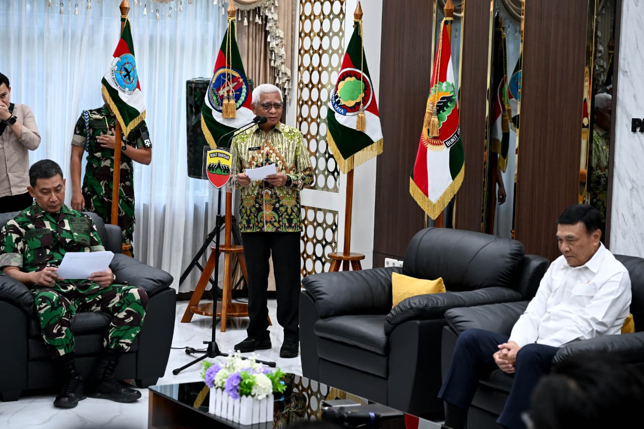 Surya Tegaskan Komitmen Jaga Stabilitas Daerah di Hadapan Menko Polkam