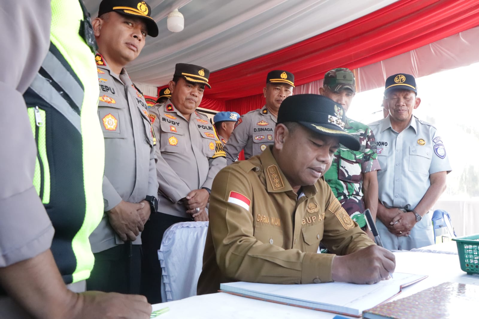 Bupati Sergai dan Kapolres Tinjau Pos Pengamanan Mudik