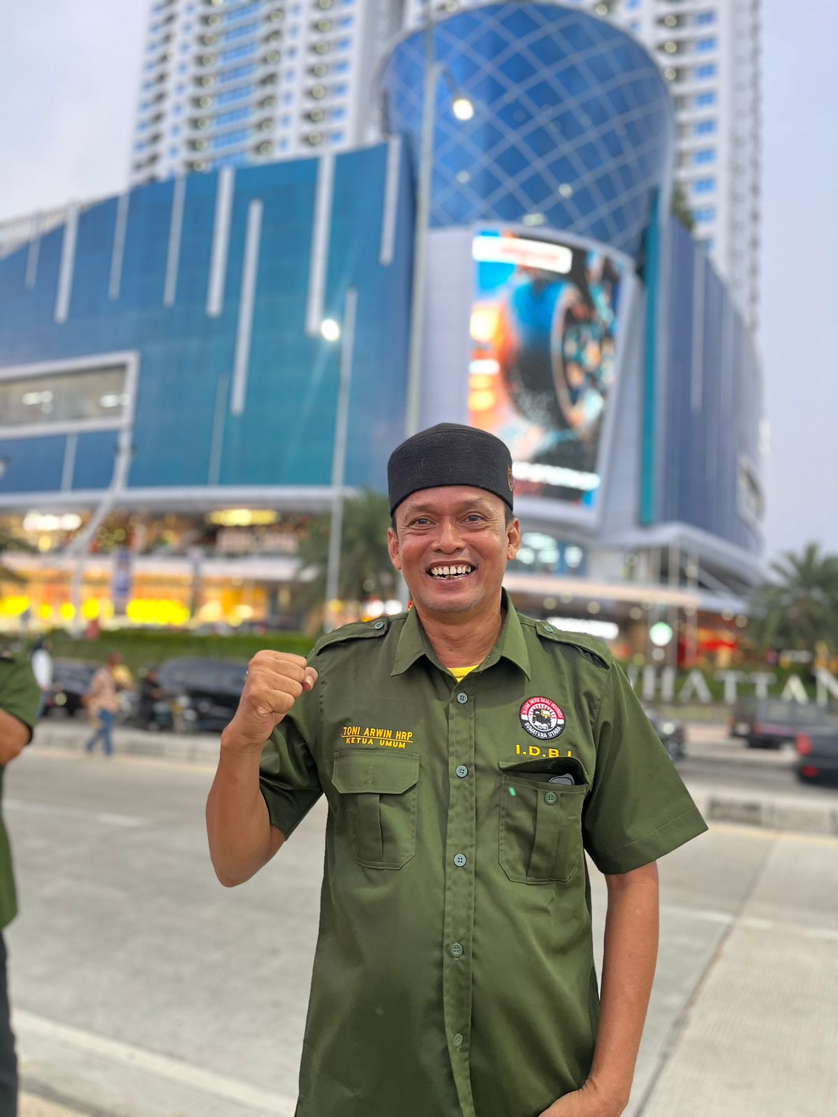 Ikatan Driver Bajai Indonesia Dan Maxim Sumatera Utara Berbagi Takjil Di Jalan Gagak Hitam Depan Manhattan Medan