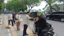Wartawan DPRD Medan Berbagi Takjil, Wujud Kepedulian Pada Masyarakat