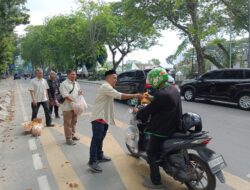 Wartawan DPRD Medan Berbagi Takjil, Wujud Kepedulian Pada Masyarakat