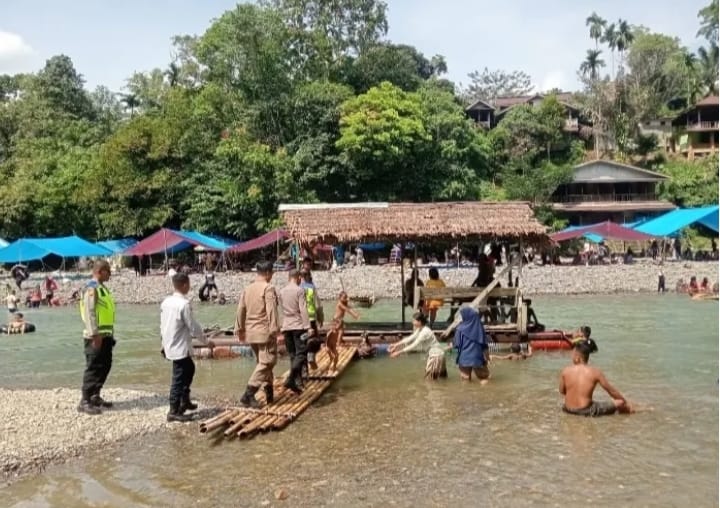 Polri Masyarakat Di Wisata Tangkahan Dalam Operasi Ketupat 2026