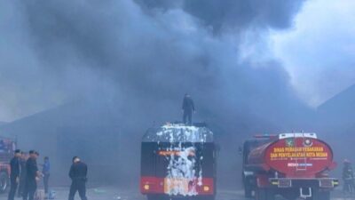 Brimob Polda Sumut Berhasil Kendalikan Kebakaran di Medan Timur