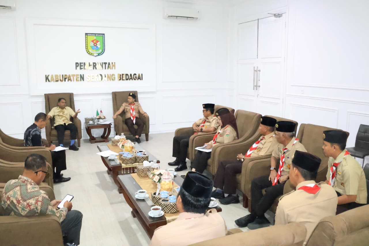 Terima Audiensi BPJS dan Kwarcab Pramuka, Bupati Sergai Serahkan Santunan hingga Bahas Agenda Jambore
