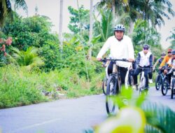 Bersepeda Menyusuri Desa, Bupati Sergai Temukan Potensi Pertanian dari Anggur hingga Melon
