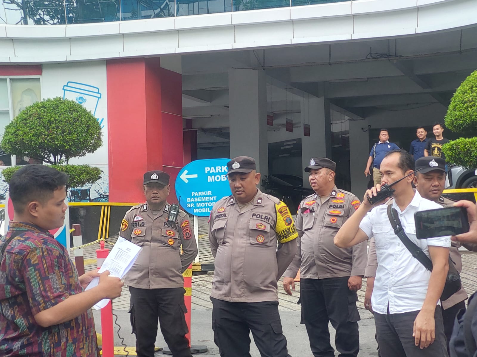Massa Lakukan Aksi Minta Pencabutan Menara Mitratel di Depan Gedung Graha Merah Putih Medan
