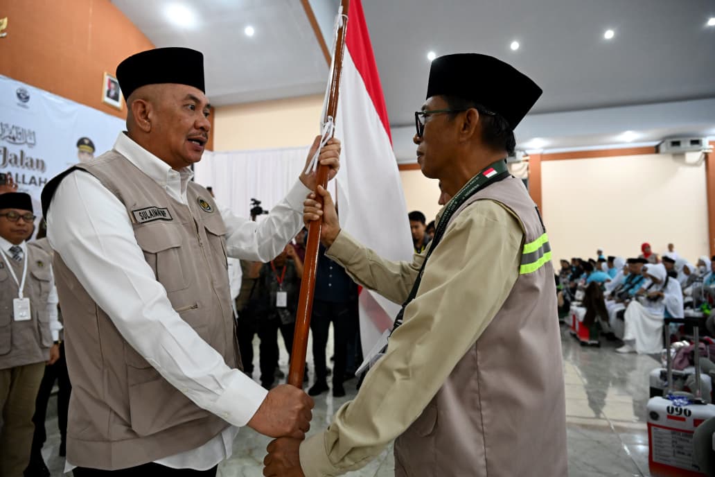 Lepas Jemaah Haji Kloter I Sumut, Sekdaprov Minta Jadilah Cerminan Terbaik di Tanah Suci