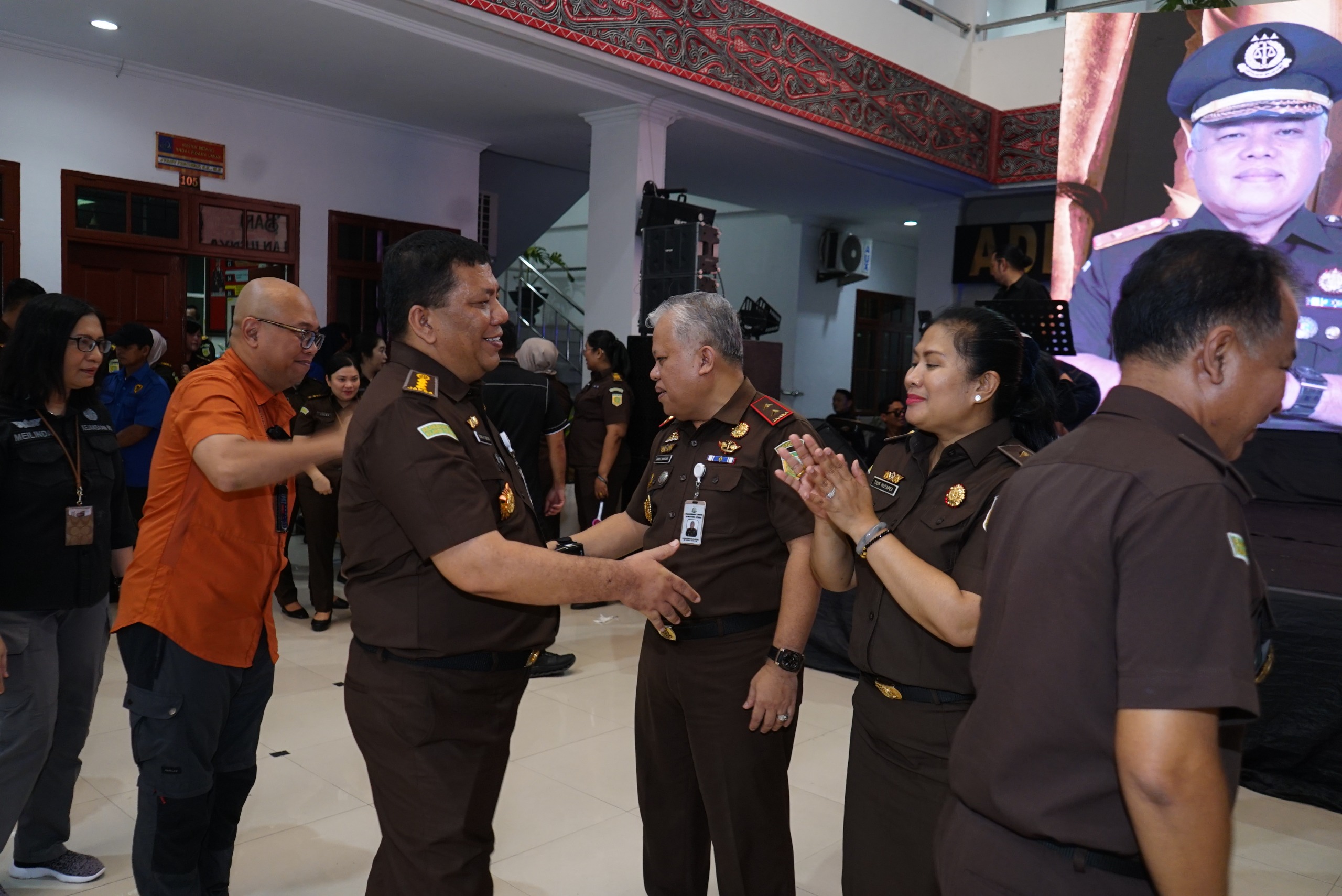 Jajaran Pegawai Kejatisu Lepas Dr. Harli Siregar, SH., M.Hum Menuju Kejagunh