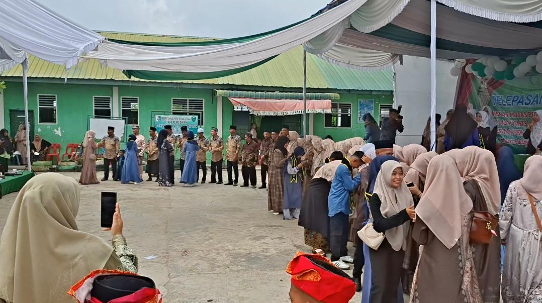 Pelepasan Santri Pesantren Al Washliyah Firdaus Berlangsung Haru dan Penuh Kebanggaan
