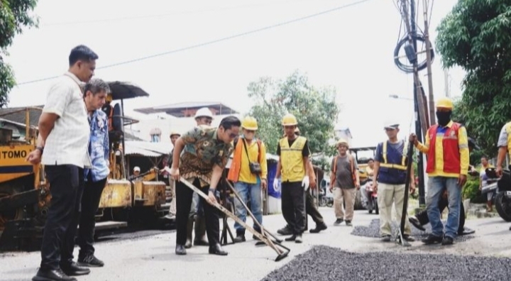 Rico Waas Ke Marelan, Perbaikan Jalan Mulai Digenjot Massif