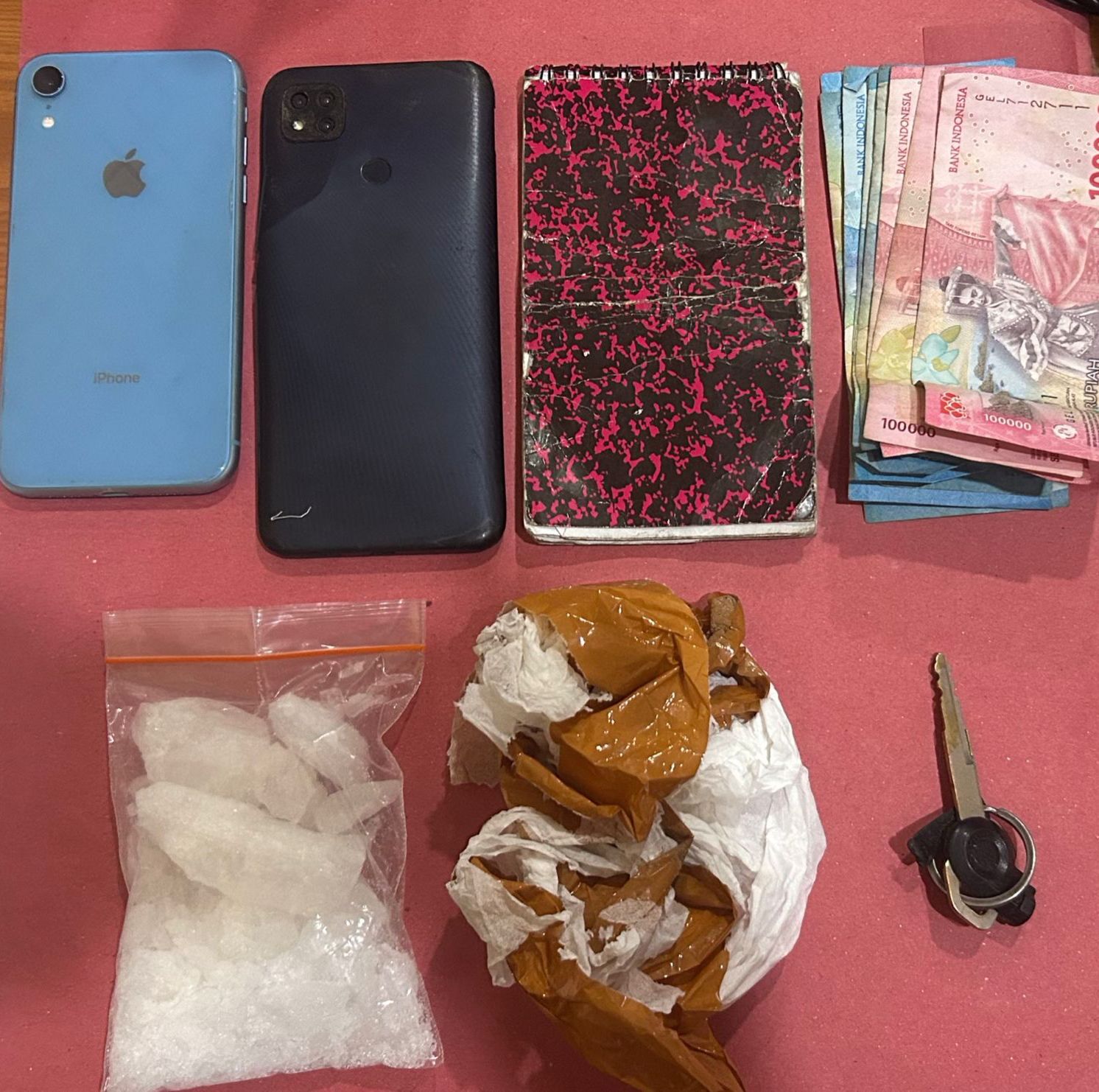 Polres Labuhanbatu Ungkap Peredaran Sabu Antarwilayah, Dua Pria Ditangkap dengan Barang Bukti Puluhan Gram 2 Polres Labuhanbatu Ungkap Peredaran Sabu Antarwilayah, Dua Pria Ditangkap dengan Barang Bukti Puluhan Gram
