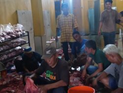 Sembelih 7 Sapi dan Seekor Kambing, Qurban Di Masjid Daarul Asjaad Lancar