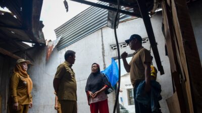 Wabup Adlin Tambunan Serahkan Bantuan kepada Korban Puting Beliung di Perbaungan