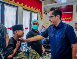 Beri Santunan, Rico Waas Bawa Keceriaan Di Sunat Massal Sah- Rizki