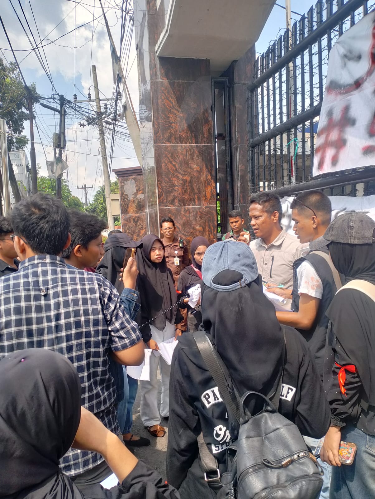 SEMARAK Demo Kejatisu Minta Walikota Pematangsiantar Diperiksa