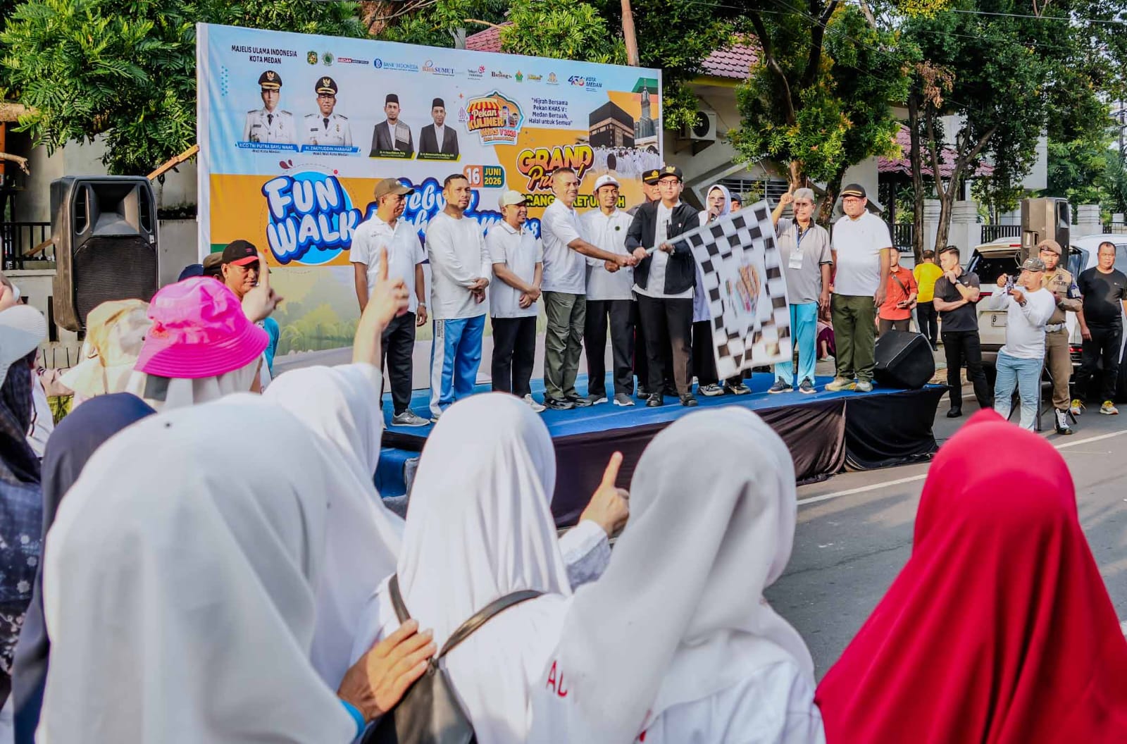 Rico Waas Lepas Peserta Fun Walk MUI Medan, Semarakkan Pekan KHAS 2026