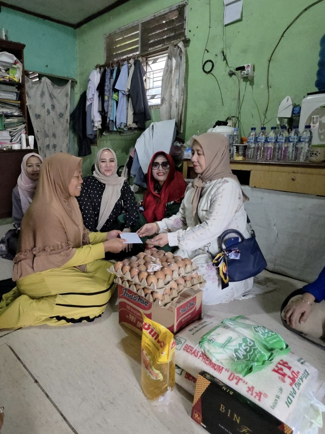 Puan-puan MABMI Salurkan Bantuan Sosial di Medan dalam Rangka Sambut Milad ke-55 MABMI 2 Puan-puan MABMI Salurkan Bantuan Sosial di Medan dalam Rangka Sambut Milad ke-55 MABMI