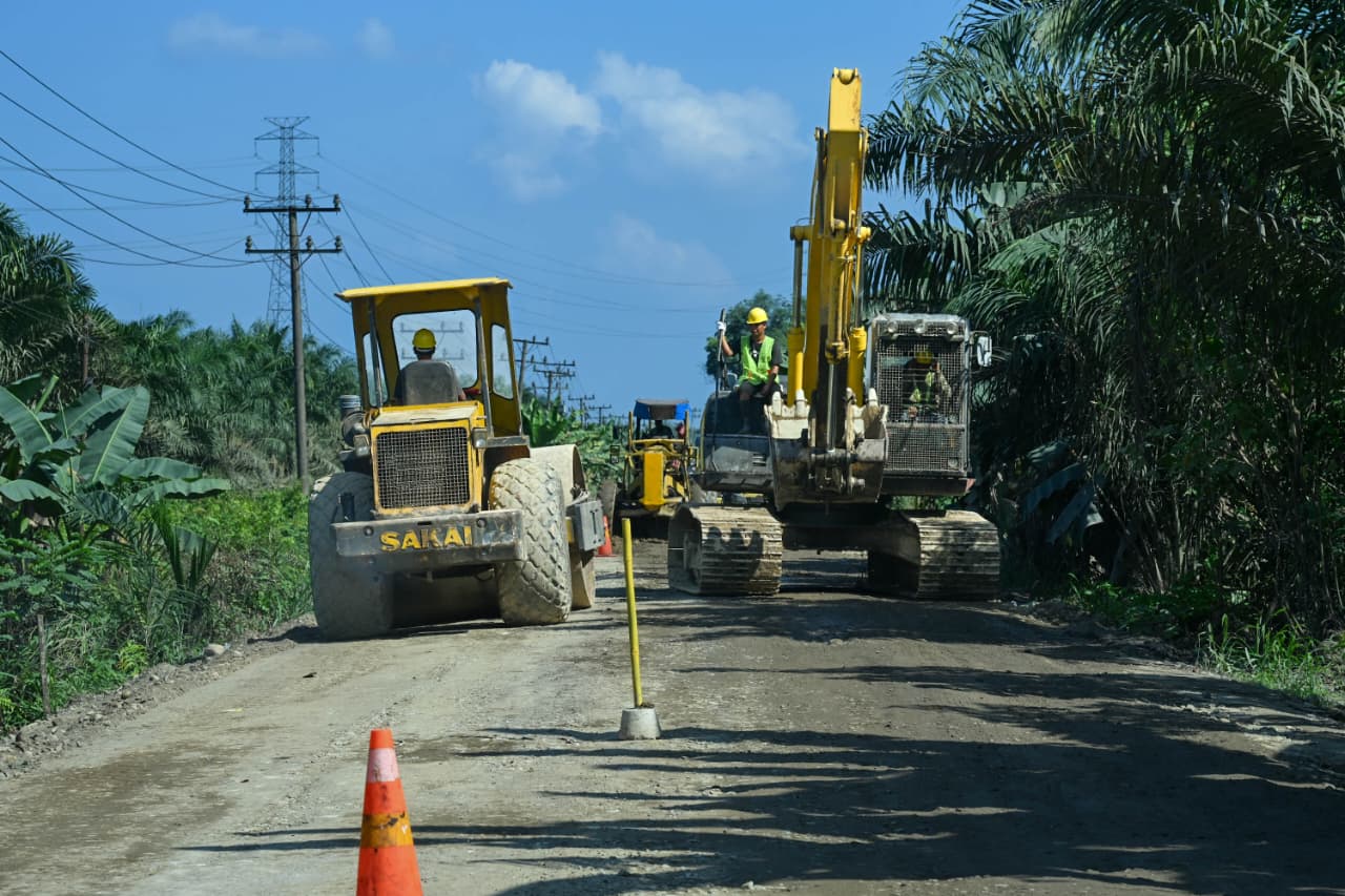 Puluhan Tahun Rusak, Jalan Strategis Di Labuhanbatu Akhirnya Diperbaiki Dan Diperlebar