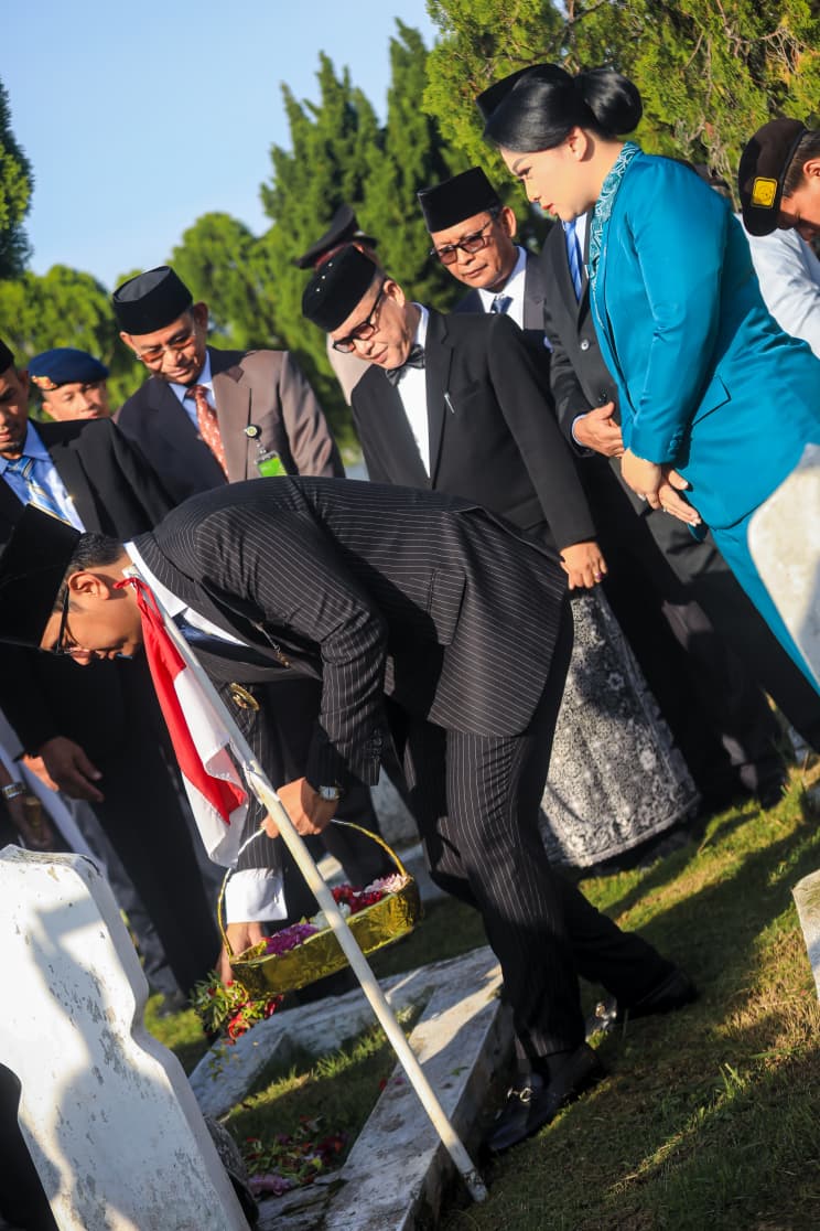 Sambut HUT Kota Medan Ke- 436, Rico Waas Ziarah Makam Pahlawan Ajak Anak Muda Maknai Perjuangan