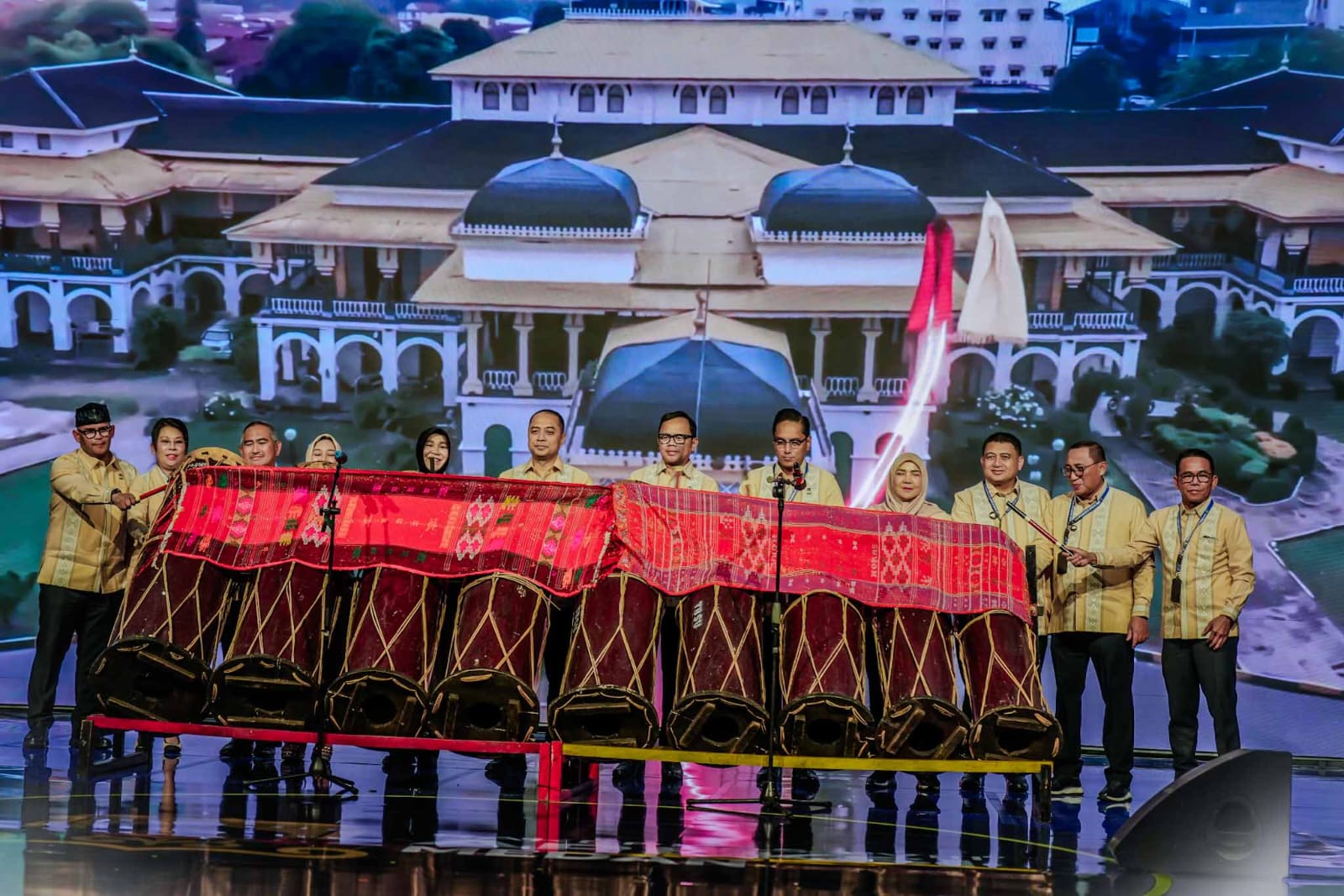 Dibuka Wamendagri Bima Arya, Rico Waas Dorong Rakernas XVIII APEKSI Lahirkan Aksi Nyata Bagi Daerah 1 Dibuka Wamendagri Bima Arya, Rico Waas Dorong Rakernas XVIII APEKSI Lahirkan Aksi Nyata Bagi Daerah