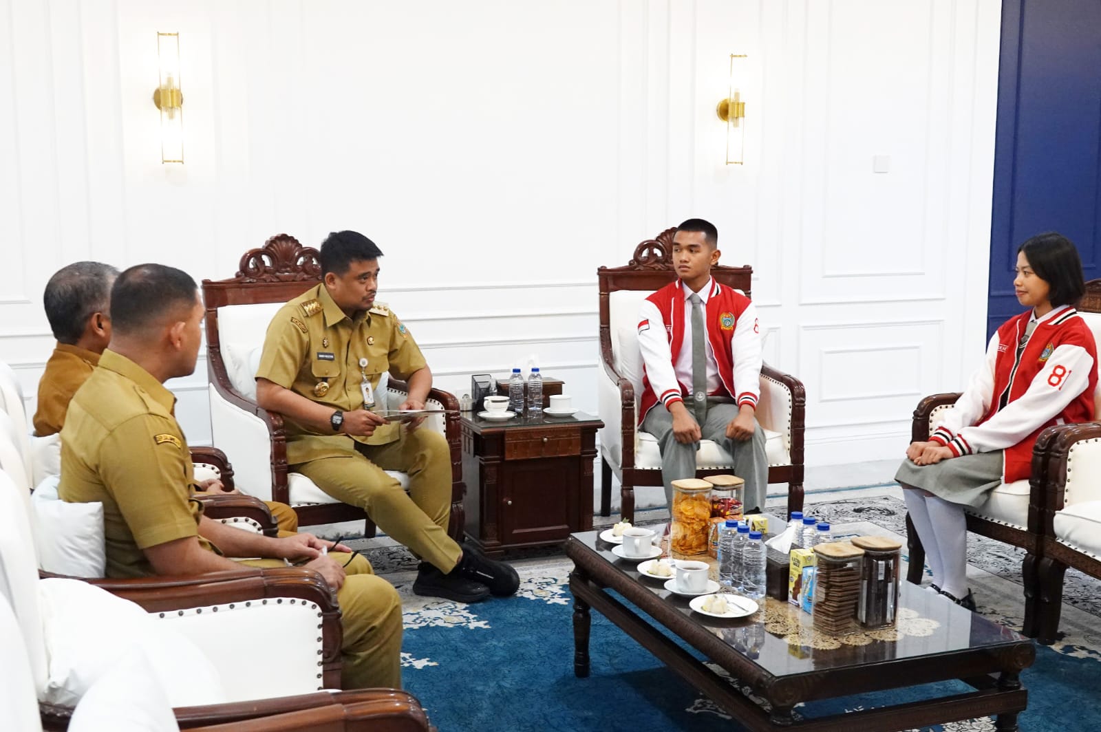 Bobby Nasution Beri Semangat Dua Pelajar Sumut Lolos Paskibraka Nasional
