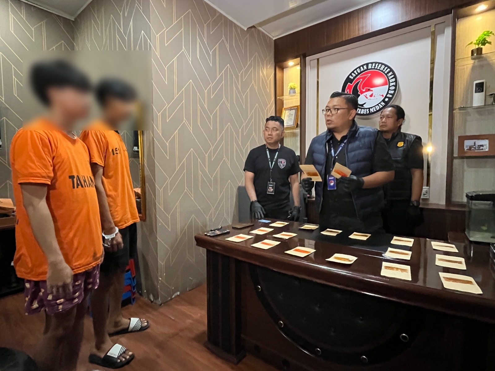 Pegawai SPA Pengedar Happy Water Disergap Polisi Di Medan 1 Pegawai SPA Pengedar Happy Water Disergap Polisi Di Medan