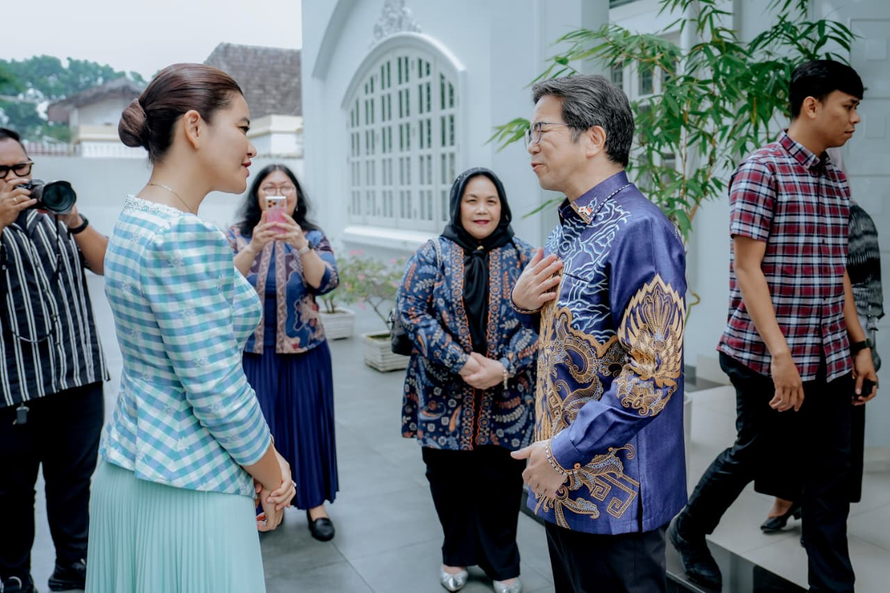 Kahiyang Ayu Kunjungi Konjen Jepang, Perkenalkan Pesona Sumatera Utara 1 Kahiyang Ayu Kunjungi Konjen Jepang, Perkenalkan Pesona Sumatera Utara