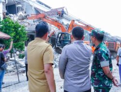 Rico Waas Kerahkan Alat Berat dan Tim Medis Tangani Ledakan di Perumahan Grand Polonia