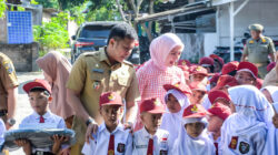 Wabup Sergai Salurkan Bantuan Perlengkapan Sekolah untuk 249 Siswa Terdampak Banjir