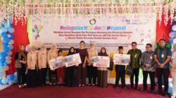 Kahiyang Ayu Serahkan Santunan Pendidikan untuk 118 Siswa Binaan DWP Sumut 3 Kahiyang Ayu Serahkan Santunan Pendidikan untuk 118 Siswa Binaan DWP Sumut