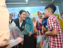 Kahiyang Ayu Bersama Anak Yatim, Duafa Dan Disabilitas Borong Kebutuhan Sekolah Di Tebingtinggi