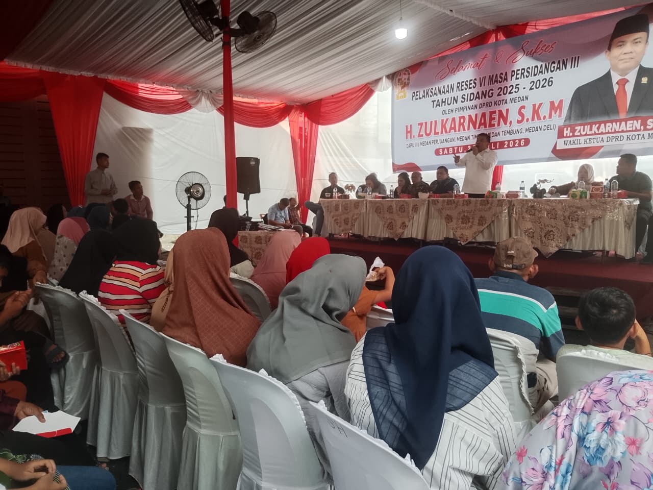H Zulkarnaen SKM Komitmen Soal Sampah Dan Bansos Di Reses DPRD Medan 2025-2026 1 H Zulkarnaen SKM Komitmen Soal Sampah Dan Bansos Di Reses DPRD Medan 2025-2026